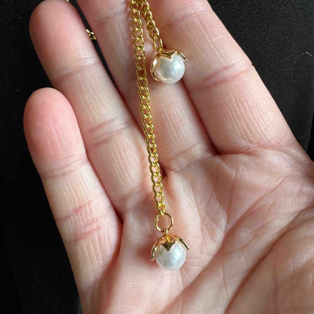 White Wool Pearl Brooch With Gold Chains - Picture 8 of 13
